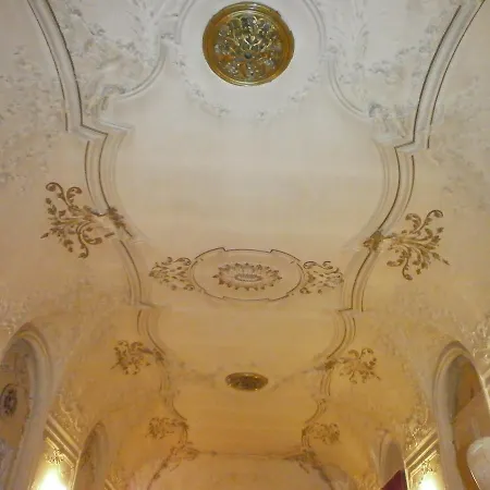 Youth Baroque Hall 3* براغ