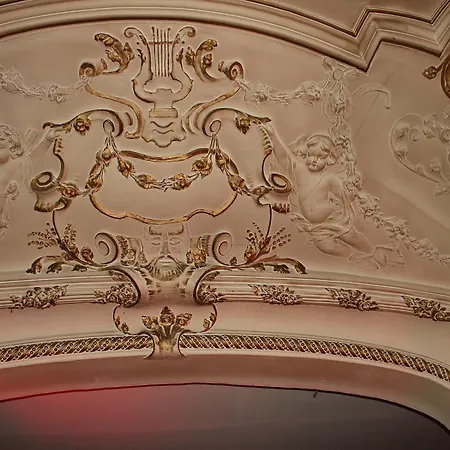 Youth Baroque Hall Hotel