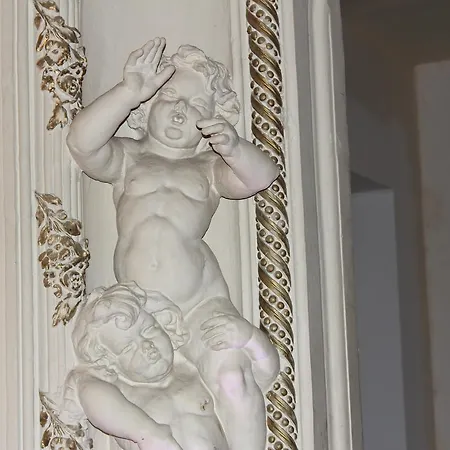 Hotel Youth Baroque Hall 3*