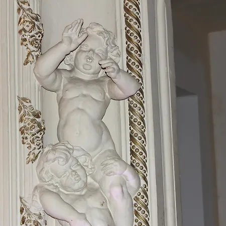 فندق Youth Baroque Hall 3*