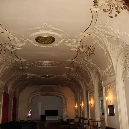 Youth Baroque Hall 3* براغ