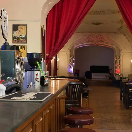 Hotel Youth Baroque Hall 3*