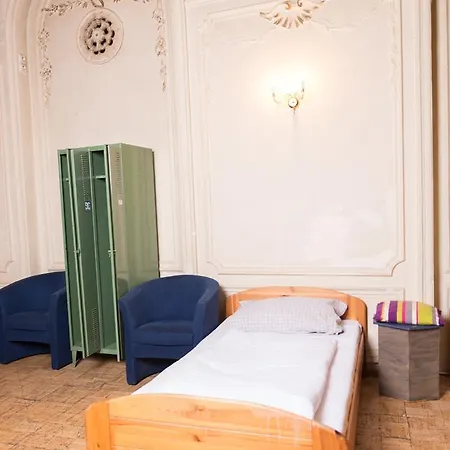 فندق Youth Baroque Hall 3*