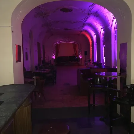 Youth Baroque Hall 3* براغ